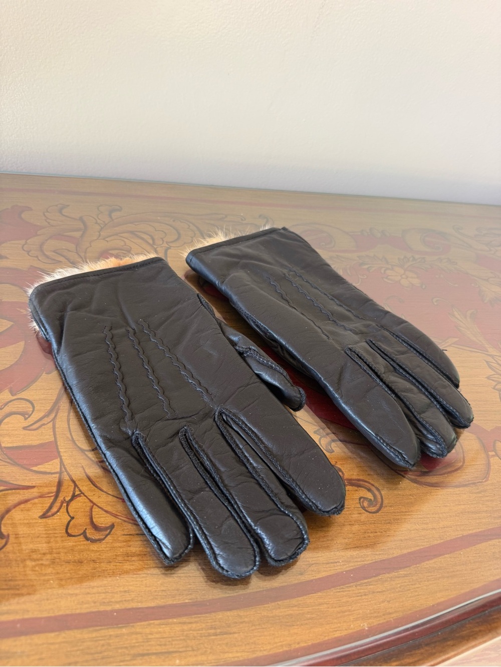 DRAMATIC PRICE DROP: NWOT FULLY RABBIT-LINED BLK LEATHER GLOVES, L, by KENTFIELD